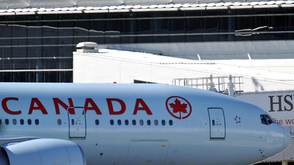 Air Canadan lentokone laskeutui Irlantiin, jotta tyttö saataisiin mahdollisimman nopeasti sairaalaan. Kuvituskuva.