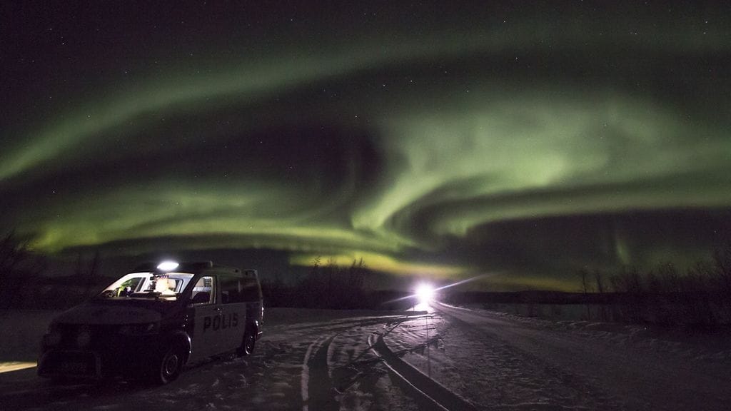 Lapin poliisi julkaisi Facebook-sivullaan tänään revontulikuvan hassulla tekstillä.