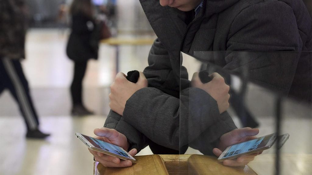 Suomalaiset käyttävät eniten mobiilidataa puhelimillaan enemmän kuin mikään muu kansa.