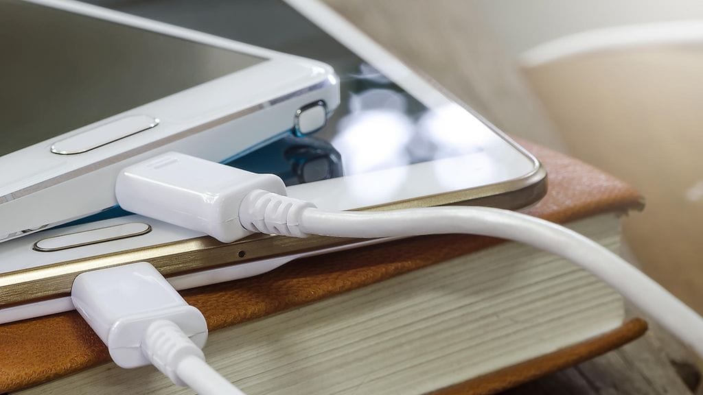 Älypuhelin akunkeston kannalta parasta olisi ladata kännykkää "pitkin päivää".