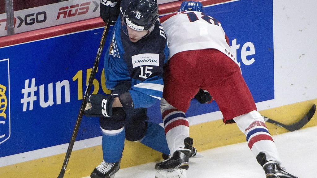 Suomen Petrus Palmu väänsi avausottelussa Tsekkiä vastaan.