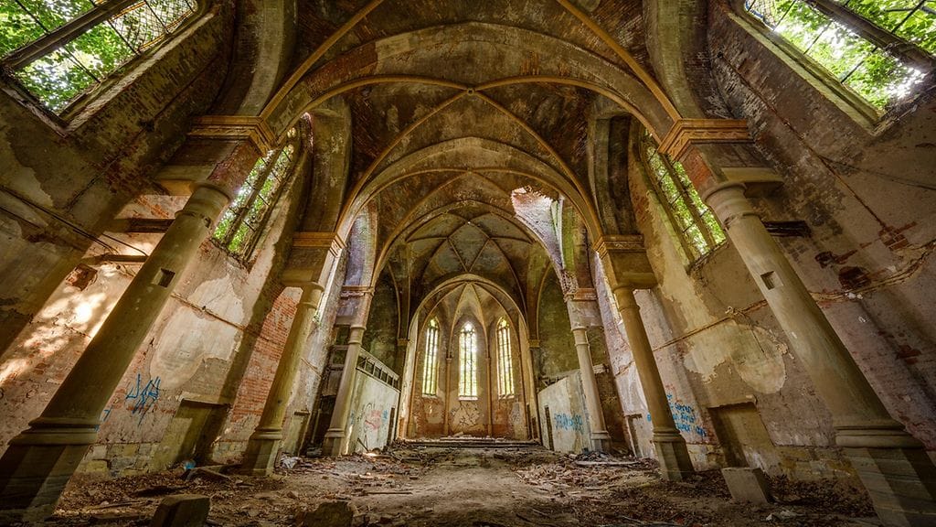 Hylätty kirkko caters 1