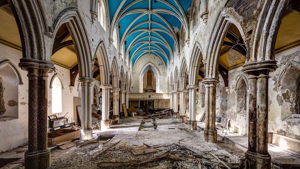 Itävaltalainen Thomas Windisch vietti kolme vuotta kuvaten hylättyjä kirkkorakennuksia ympäri Eurooppaa.