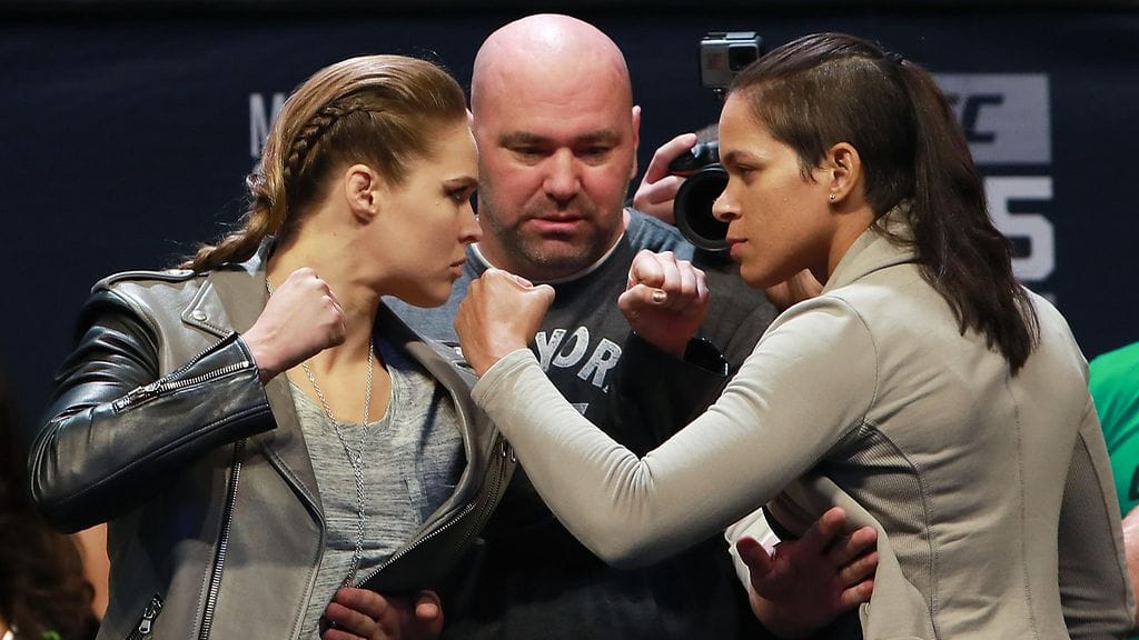 Ronda Rousey ja Amanda Nunes mittailivat toisiaan New Yorkissa marraskuussa.