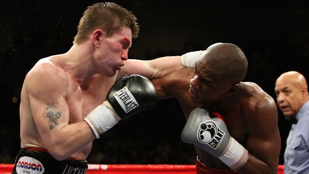 Ricky Hatton ja Floyd Mayweather ottivat yhteen joulukuussa 2007. Mayweather voitti teknisellä tyrmäyksellä.