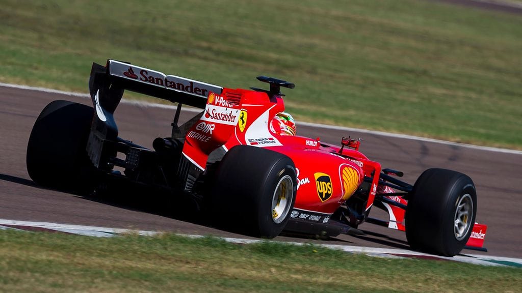 Esteban Gutierrez testasi ensi kauden leveämpiä F1-renkaita elokuussa Fioranossa.
