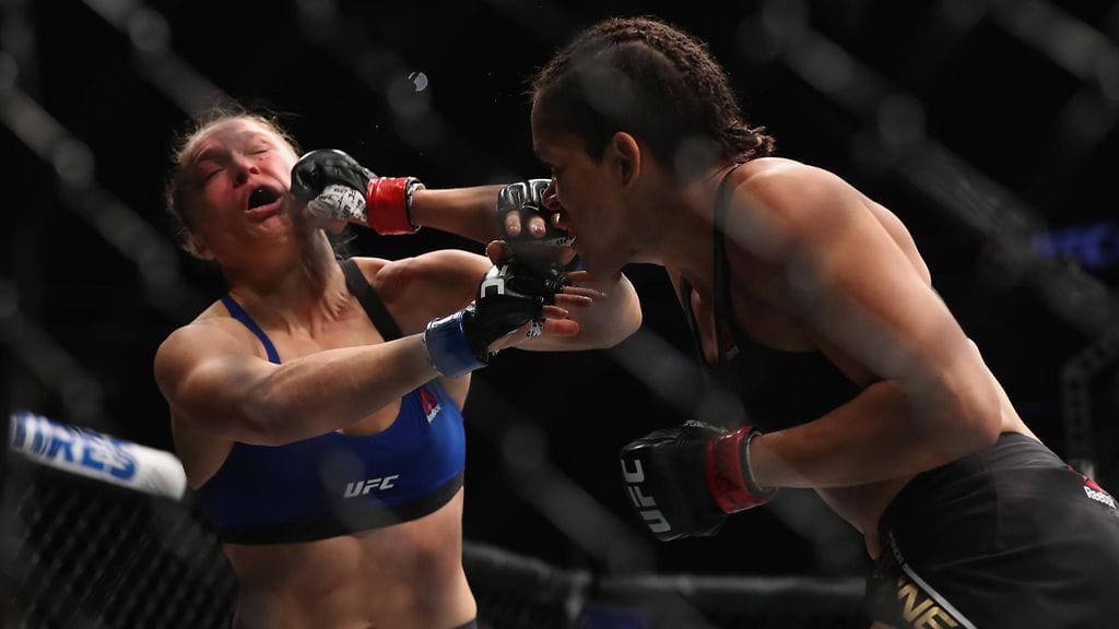 Ronda Rousey sai pahoja osumia Amanda Nunesilta.