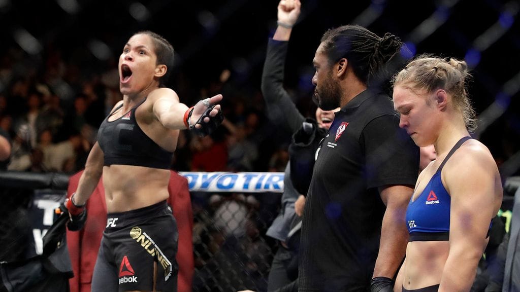 Amanda Nunes (vas.) murskasi Ronda Rouseyn viikko sitten.
