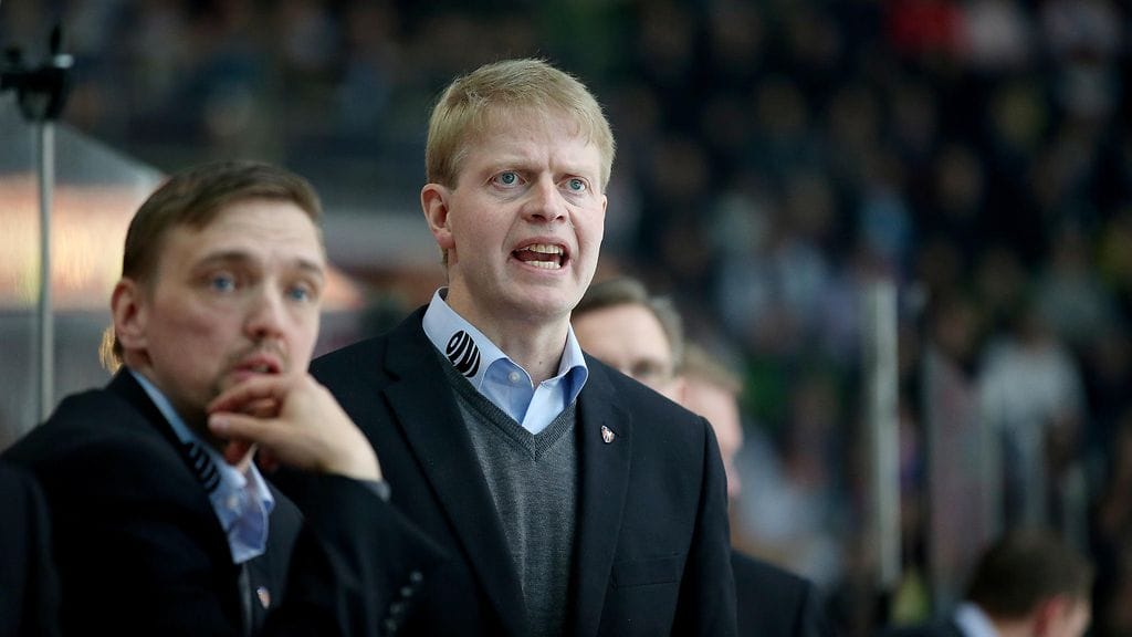 Marko Ojanen (vas.) ja Jukka Rautakorpi Tapparan valmennuksessa.