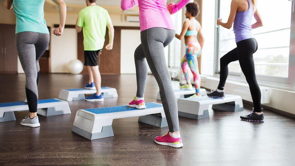 Samalla jumppatunnilla juokseminen voi aiheuttaa vammoja.