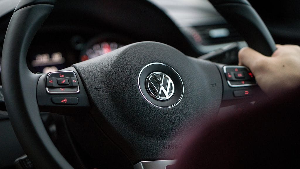 Volkswagen Golf oli päästöskandaalista huolimatta viime vuoden myydyimpiä uusia autoja Suomessa.