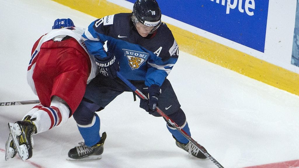 Kasper Björkqvist alkusarjan ottelussa Tsekkiä vastaan.