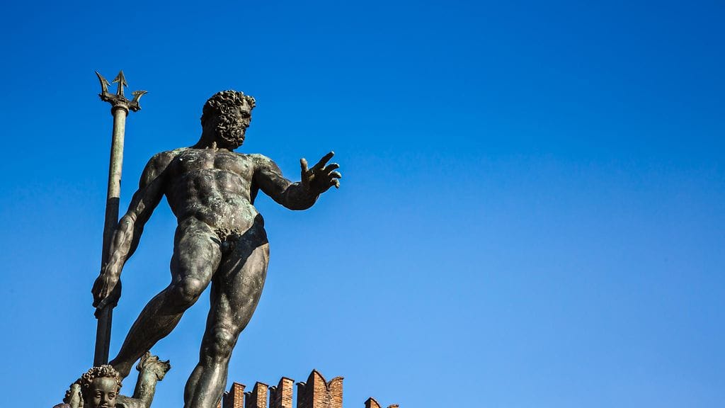 Veden jumala Neptunusta esittävä patsas on suosittu nähtävyys Pohjois-Italiassa.