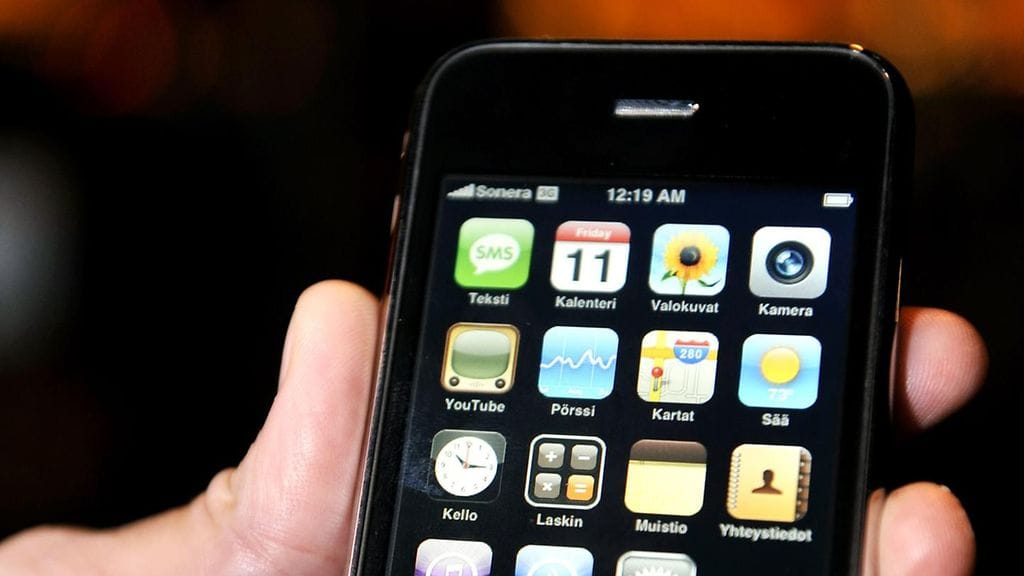 Applen iPhone 3G -puhelimen myynti alkoi Suomessa 11. heinäkuuta 2008. Lanseeraustapahtuma Helsingissä toi useita jonottajia paikalle.