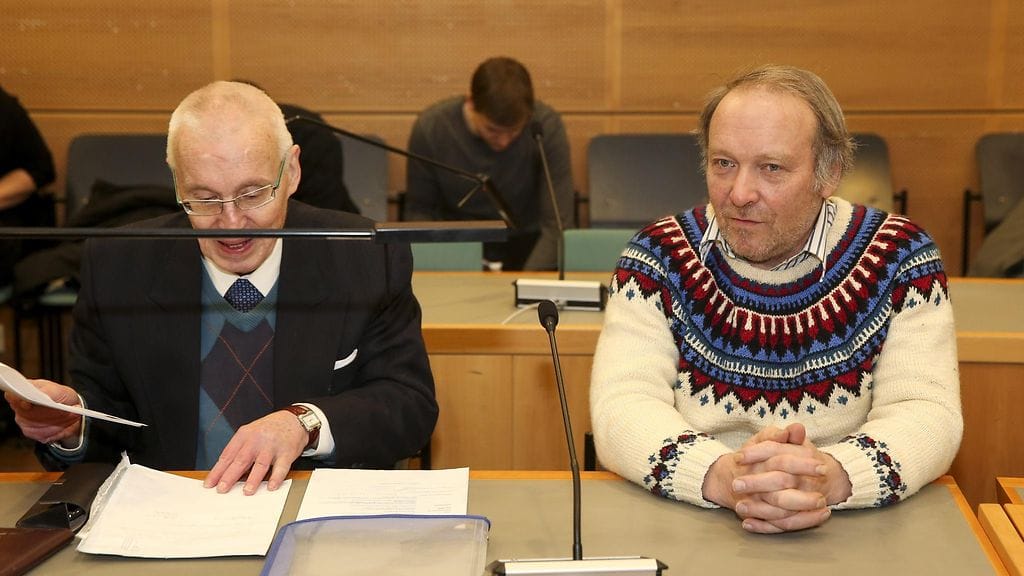 Perussuomalaisten kansanedustaja Teuvo Hakkaraisen (oik.) saamaa syytettä kiihottamisesta kansanryhmää vastaan käsiteltiin Keski-Suomen käräjäoikeudessa Jyväskylässä 4. tammikuuta 2017. Vasemmalla kuvassa on Hakkaraisen avustaja Antti Kauronen.