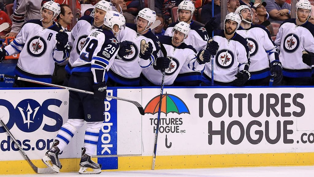 Patrik Laine tuuletti 2-0-osumaa, joka jäi lopulta ottelun voittomaaliksi.