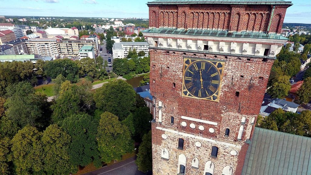 Kuvassa Turun tuomiokirkko ja sen kellotorni syyskuussa 2016.