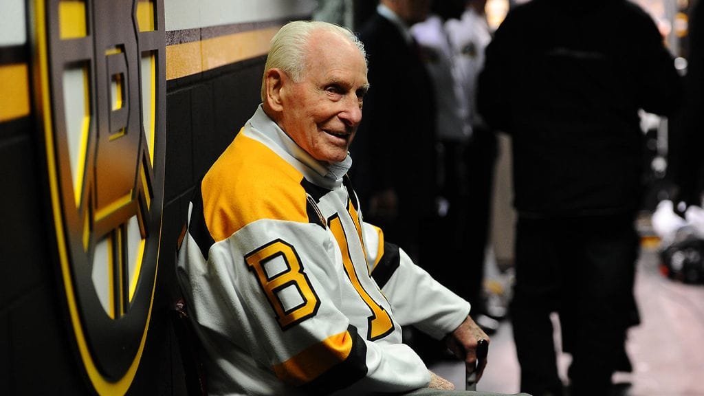 Milt Scmidt lokakuussa 2013.