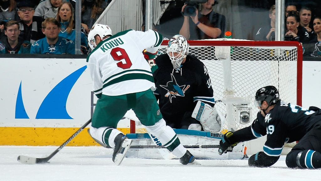 Mikko Koivu pujottamassa 4-4-tasoitusta.