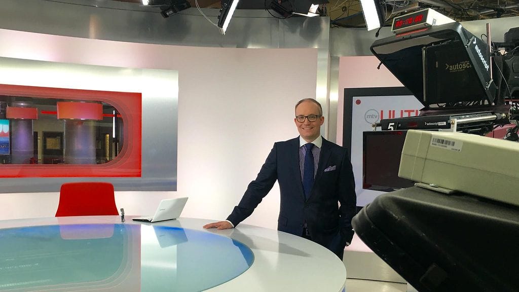 Aaro Kajaste on työskennellyt MTV Uutissa vuodesta 2003 lähtien. Hänet nähdään aika ajoin myös aamun uutisankkurina.