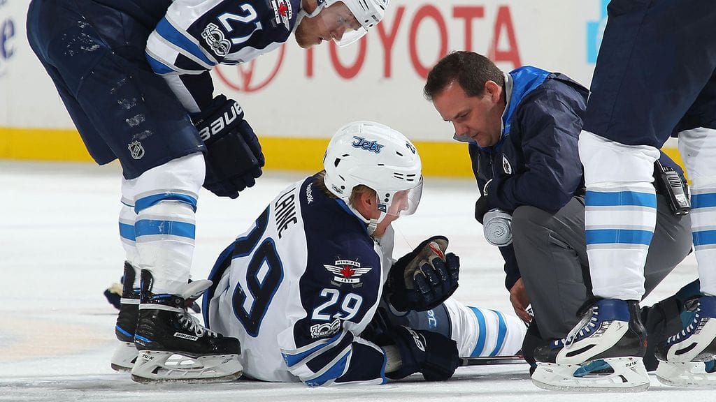 Patrik Laine koki kovia lauantaina.