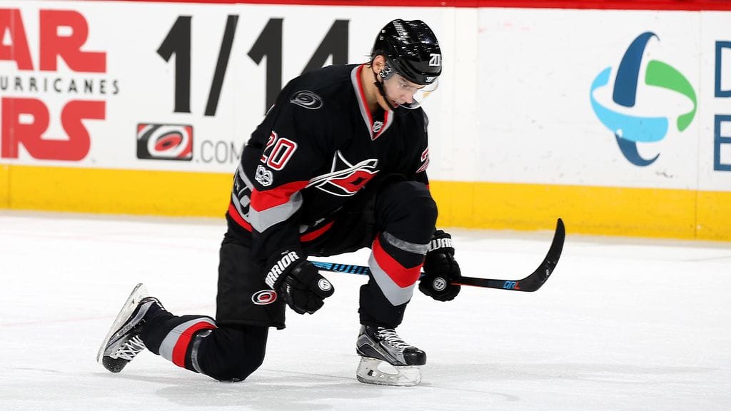 Sebastian Aho tuulettaa voittomaaliaan.