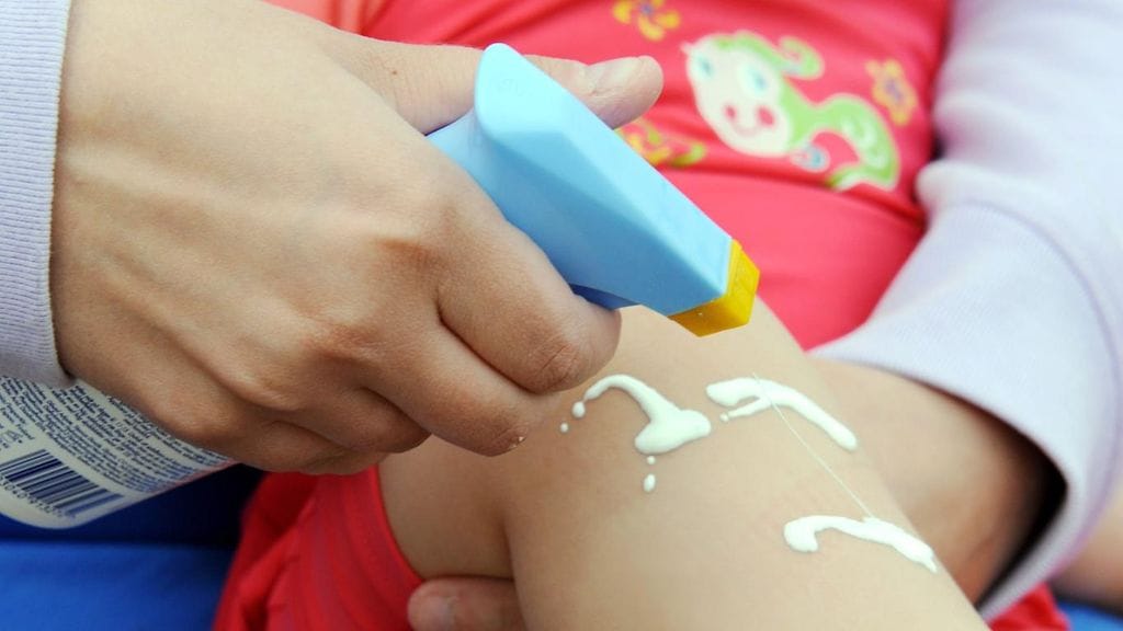 Oikeanlainen aurinkorasva ja sen säännöllinen käyttö tarjoavat parhaan suojan aurinkoa vastaan.