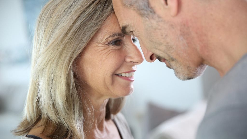 Useammassakin tutkimuksessa on havaittu parisuhteella olevan terveyshyötyjä. Kuvituskuva.