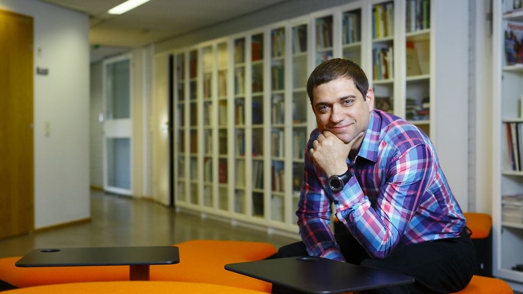 A-klinikkasäätiön ylilääkäri Kaarlo Simojoki lähti päihdetyöhön, koska koki, että alkoholisteja ei kohdella hyvin tässä yhteiskunnassa.