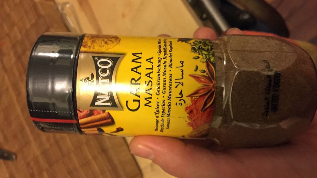 Suomalaisessa ruokakaupassa myytävä Garam masala -mausteseos sisältää melko erikoisen ainesosan ainesosaluettelon perusteella.
