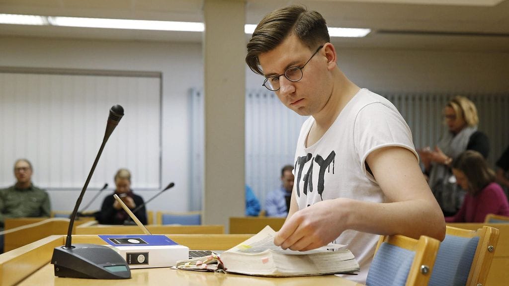 Perussuomalaiset Nuoret ry:n entinen puheenjohtaja Sebastian Tynkkynen Oulun käräjäoikeudessa keskiviikkona 11. tammikuuta 2017.
