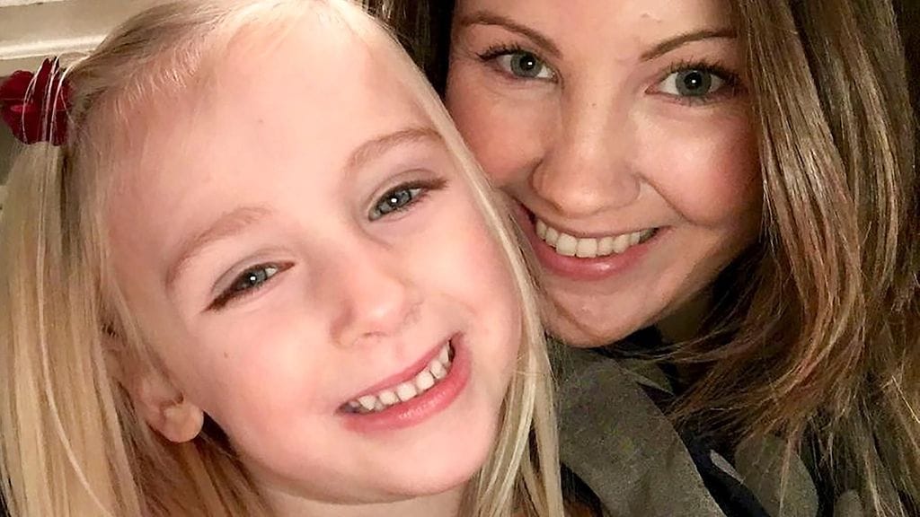 Laura Fletcher tyttärineen.