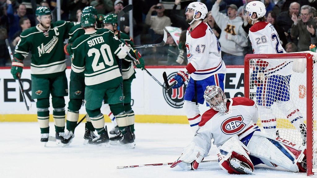 Carey Price antautui seitsemästi. Mikko Koivu (vas.) ja Wild-pelaajat juhlivat taustalla.