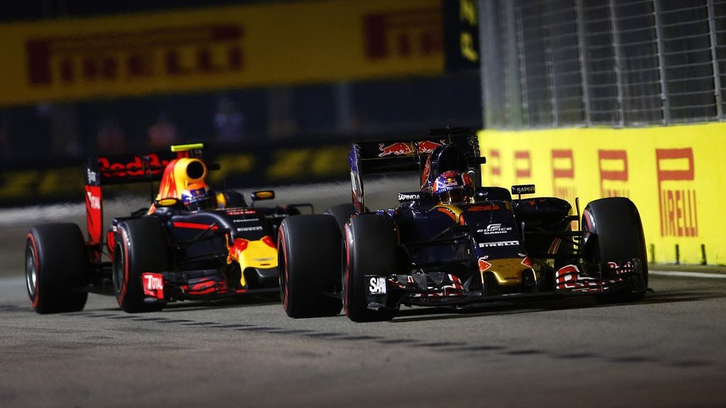 Daniil Kvjat piti Max Verstappenin takanaan Singaporen GP:ssä viime syyskuussa.
