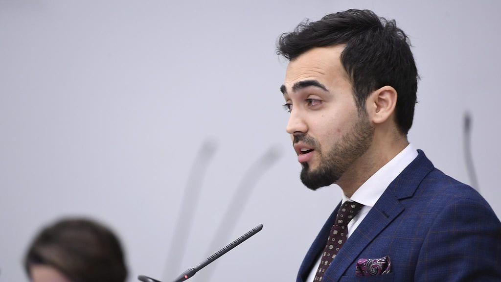 Vihreiden kansanedustaja Ozan Yanar valittiin Forbesin laki ja politiikka -listalle.