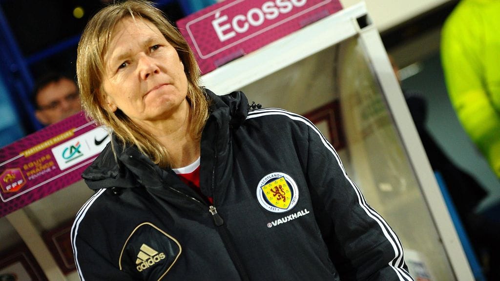 Anna Signeul valmentaa Skotlantia.