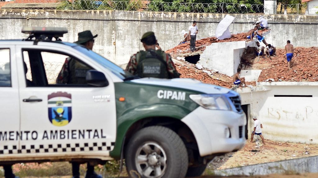 Poliiseja Alcacuzin vankilan edustalla tammikuussa 2017.