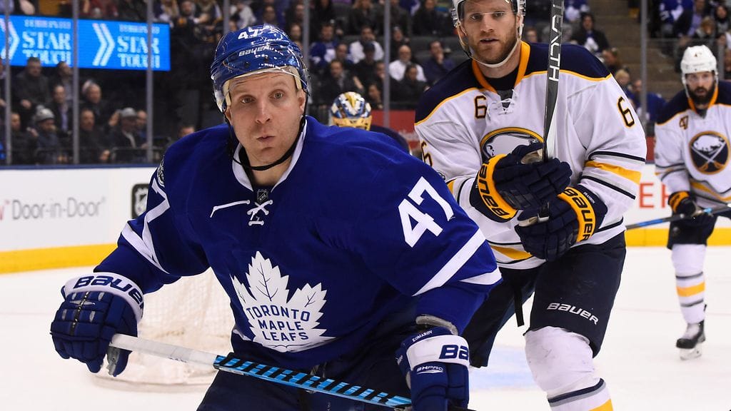 Leo Komarov osui tolppien väliin.