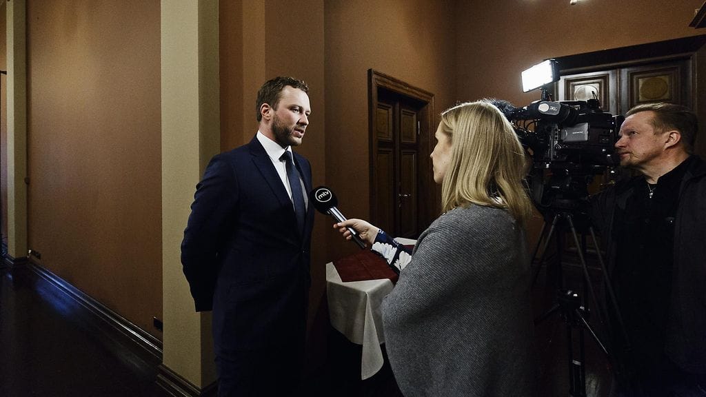 Viron puolustusministeri Margus Tsahkna haastateltavana vierailullaan Helsingissä 18. tammikuuta 2017.