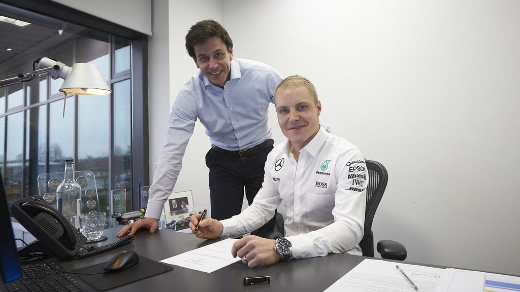 Toto Wolff ja Valtteri Bottas tammikuussa, kun tämän kauden sopimus julkistettiin.