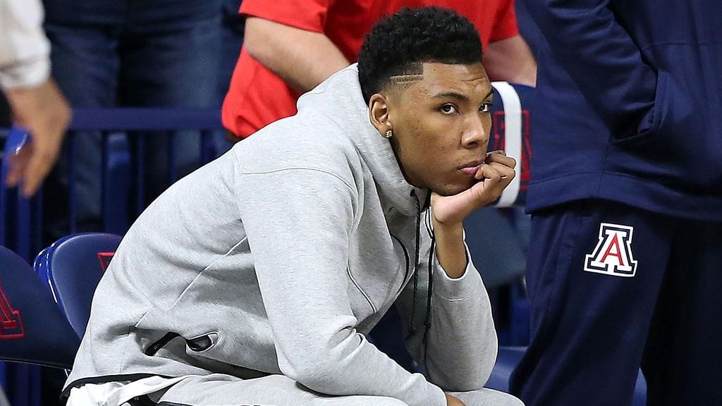 Allonzo Trier seurasi marraskuussa peliä penkin päästä.