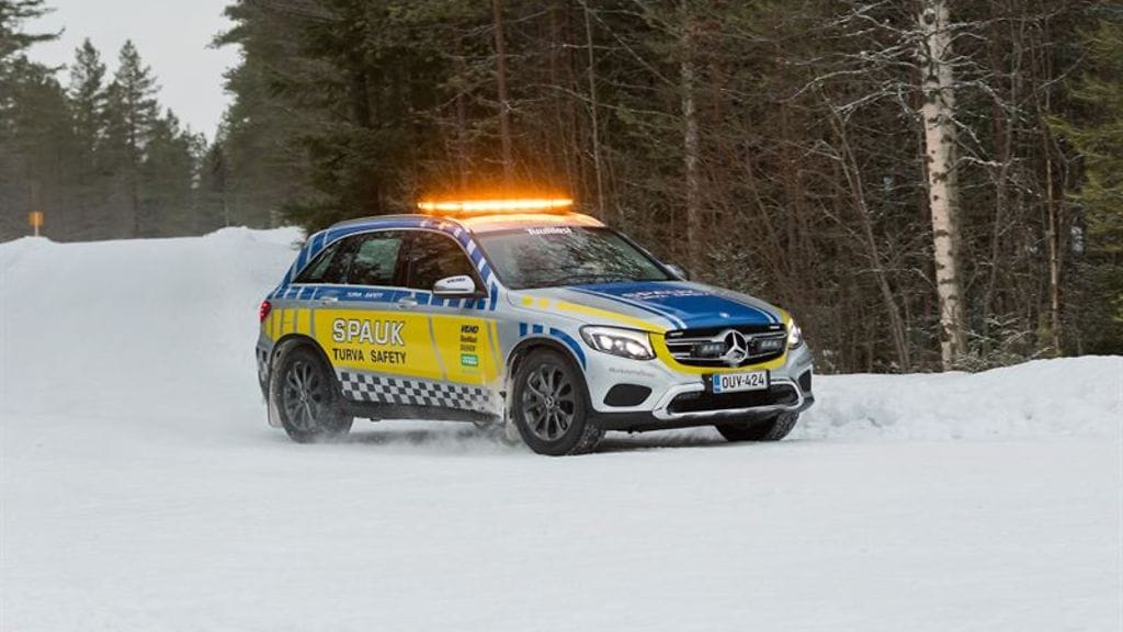 Mersun uusi GLC turvaa myös rallipolkuja.