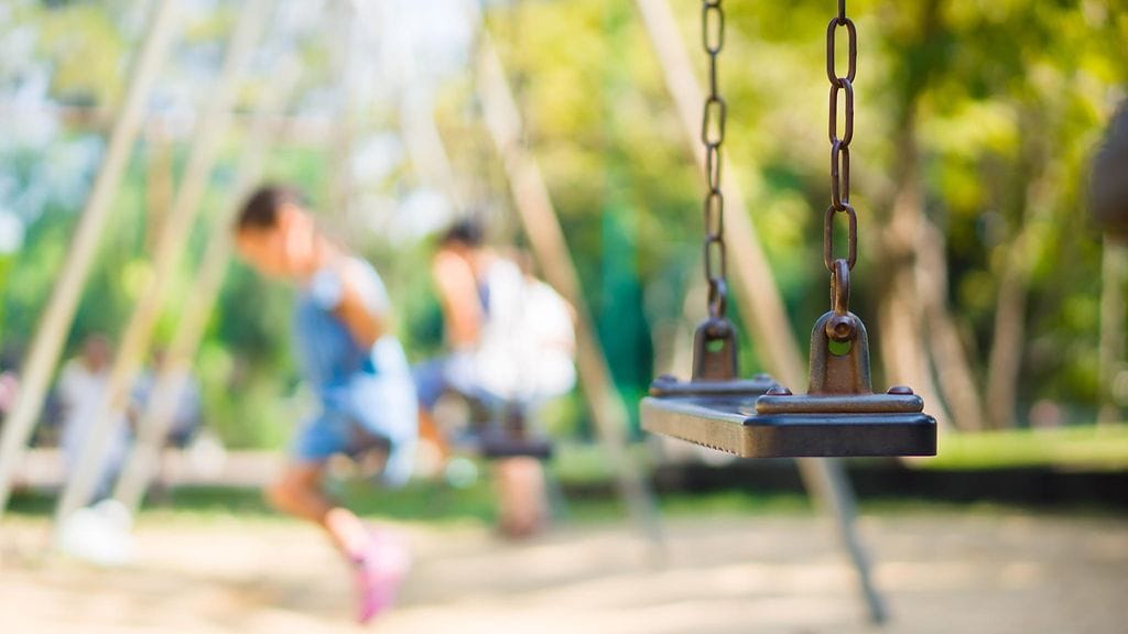 Äiti muistuttaa, että lapset eivät katso erilaisuutta, he haluavat vain leikkiä.