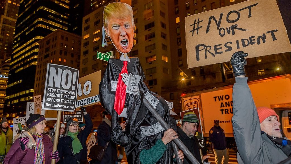 Mielenosoittajat vastustivat Trumpia myös New Yorkissa marraskuussa pian presidentinvaalien jälkeen.