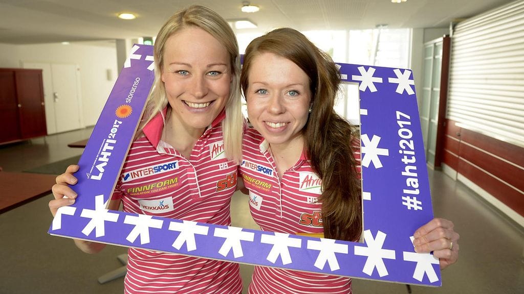 Anne Kyllönen (vas.) ja Laura Mononen.