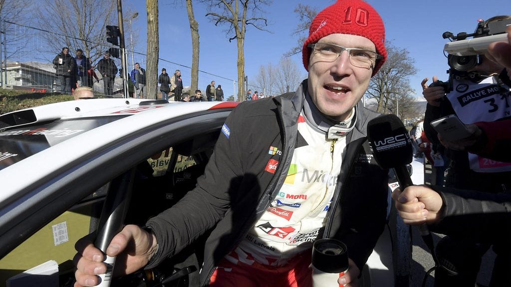 Jari-Matti Latvala on kiinni kolmannessa sijassa.