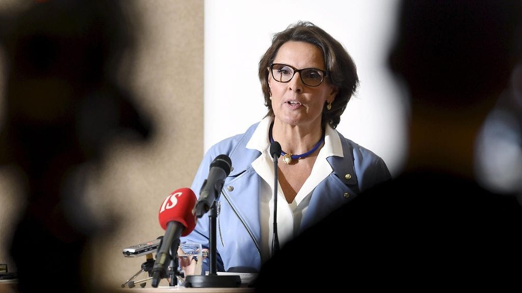 SDP esitti keskiviikkona epäluottamuslausetta Berneriä vastaan, ja vasemmistoliiton eduskuntaryhmä kannatti ehdotusta.