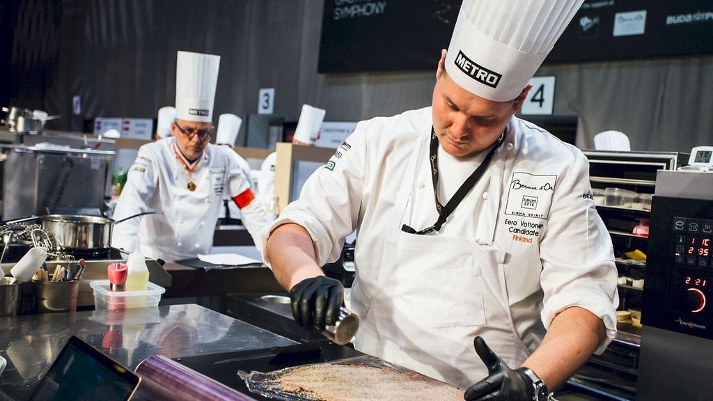 Suomen Bocuse d'Or -edustaja Eero Vottonen Budapestissa pidetyissä Euroopan-karsinnoissa 10.5.2016. Kuva: Jussi Ulkuniemi.