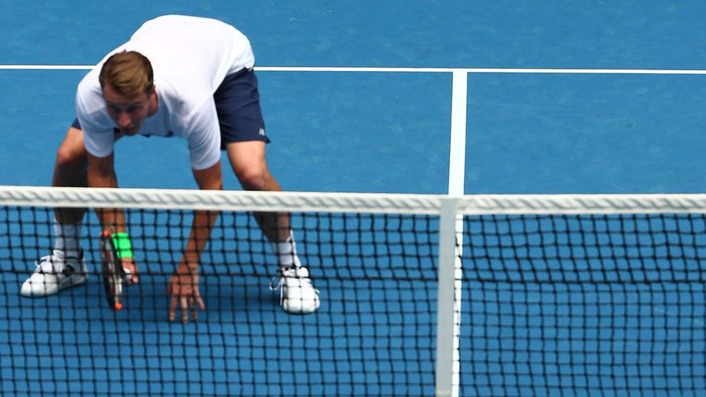 Henri Kontinen sai pallosta päähän.