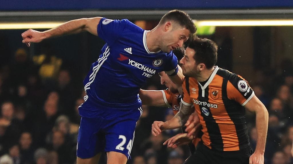 Ryan Mason ja Gary Cahill osuivat yhteen pahoin seurauksin.